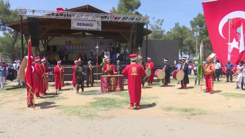 Adana Varsaklar Şöleni’nde 15 bin Varsak adeta gövde gösterisi yaptı