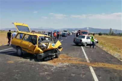 Çorum'da zincirleme trafik kazası: 2 ölü, 5 yaralı