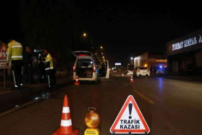 Adana'da kamyonet devrildi: 6 aile üyesi yaralı