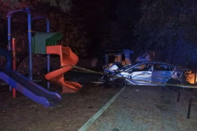 Alanya'da devrilerek çocuk parkına düşen otomobilin sürücüsü öldü