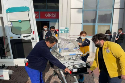 Burdur'da bir evin kapısına bırakılan kız bebek bulundu