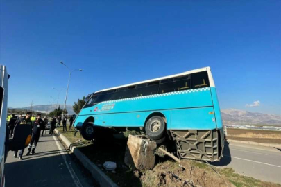 Kahramanmaraş'ta halk otobüsünün devrilmesi sonucu ilk belirlemelere göre 8 kişi yaralandı