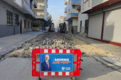 Akdeniz'de mahallelerde yenileme ve yol açma çalışması sürüyor