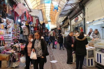 Tarihi Uzun Çarşı'da yılbaşı öncesi alışveriş hareketliliği yaşanıyor