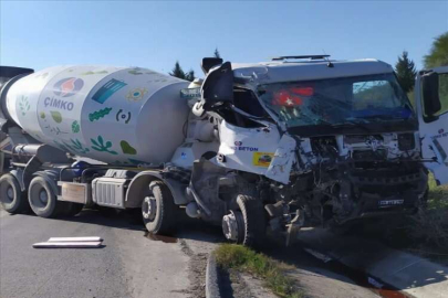 Mersin'de tırla çarpışan beton mikserinin sürücüsü yaralandı