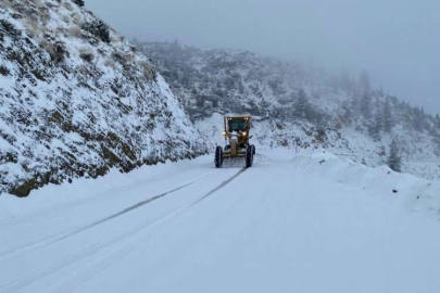 Kahramanmaraş'ta kardan kapanan 186 mahalle yolu ulaşıma açıldı