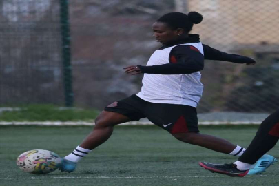 Hatay'ın kadın futbol takımına Afrikalı oyuncuları 