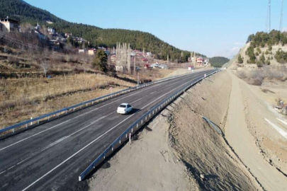 Adana'da göçük nedeniyle ulaşıma kapanan yol açıldı