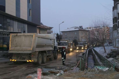 Kahramanmaraş'ın Afşin ilçesinde enkaz kaldırma çalışmaları başladı