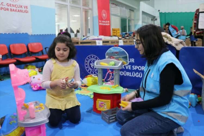 Burdur'a gelen depremzedeler için ücretsiz "sosyal market" kuruldu