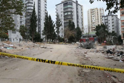 Adana'da depremde 16 katlı apartmanın yıkılması güvenlik kameralarında