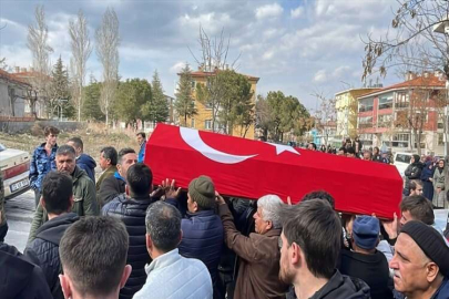 İzmir'de kazada hayatını kaybeden astsubay Isparta'da toprağa verildi