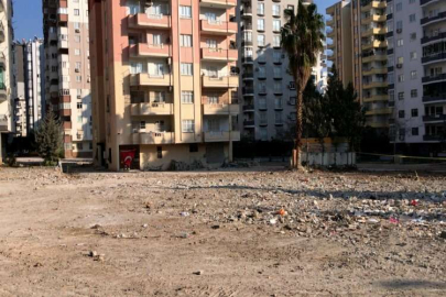 Eşinin ilaçlarını almak için girdiği evlerinde 7,6 büyüklüğündeki depreme yakalandı