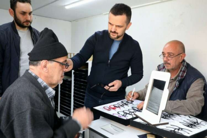 Kahramanmaraş'ta depremzedeler için mobil gözlük istasyonu kuruldu