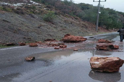 Kayalıklardaki yüzey yarıkları Pazarcık'taki depremin izlerini taşıyor