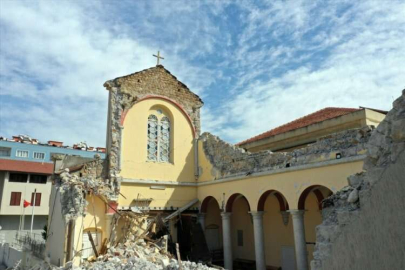 Latin Katolik cemaati, depremde yıkılan kiliselerinde yeniden ibadet edeceği günü bekliyor