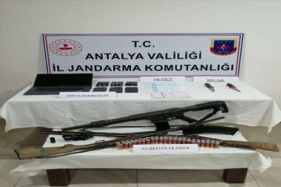 Antalya'da tefecilik ve yağma operasyonunda yakalanan 4 zanlı tutuklandı