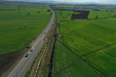 Kahramanmaraş'ta depremde hasar gören bazı yollarda çökme ve kayma oluştu