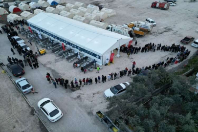 Altındağ Belediyesi, Osmaniye'de depremzedelere sahur ve iftar sofrası kurdu