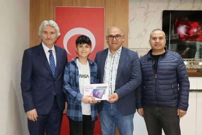 LGS İlçe Birincisine Başkan Çay’dan Tablet Hediyesi