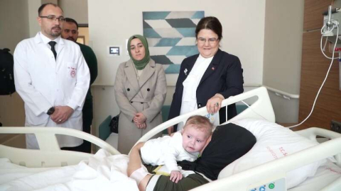 Enkaz altından 128 saat sonra çıkarılan "Gizem bebek" annesine kavuştu