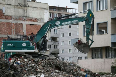 Hatay'da yıkık ve acil yıkılacak binalarda enkazın yüzde 49'u kaldırıldı