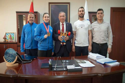 Avrupa Üçüncüsü Halterciden Başkan Akay’a teşekkür ziyareti