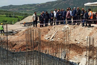 Osmaniye Valisi Yılmaz, köy evlerinin inşaatında incelemelerde bulundu