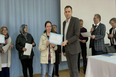 Isparta'da depremzedelere yardım eden gönüllülere teşekkür belgesi verildi