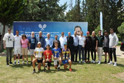 Tenisin en iyileri Kupalarını aldı