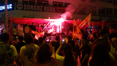 Galatasaraylı Futbolcuların Sahneye çıkma anı