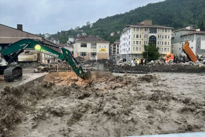 KASTAMONU - İnebolu ilçesinde şiddetli yağış nedeniyle okullar tatil edildi