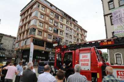 Başkan Çiftçi, belediye binasına 2. katın penceresinden girdi