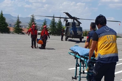 Aladağlar’da ayak bileği kırılan dağcı helikopterle kurtarıldı