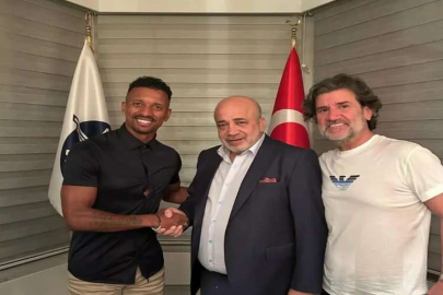 Adana Demirspor, Luis Nani ile resmi sözleşme imzaladı