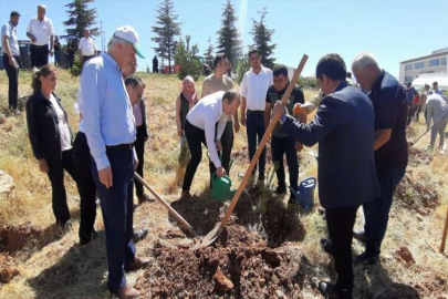 Tufanbeyli'de 15 Temmuz şehitleri anısına fidan dikildi