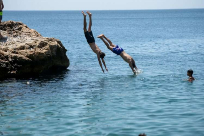 Antalya'da sıcak hava bunaltıyor