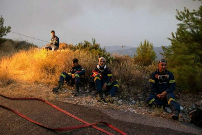 Yunanistan’ın Eğriboz Adası’nda bir yangın söndürme uçağının düştüğü ve uçaktaki 2 pilotun ölmüş olabileceği ifade ediliyor.