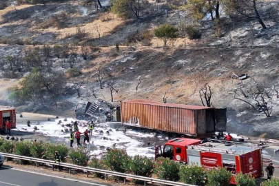 Mersin'de otoyolda çarpışan tüp yüklü kamyon ve tırda yangın çıktı