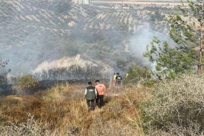 Afyonkarahisar'da ormanlık alanda çıkan yangına müdahale ediliyor