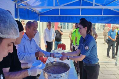 Emniyet Müdürü İnci, aşure dağıttı