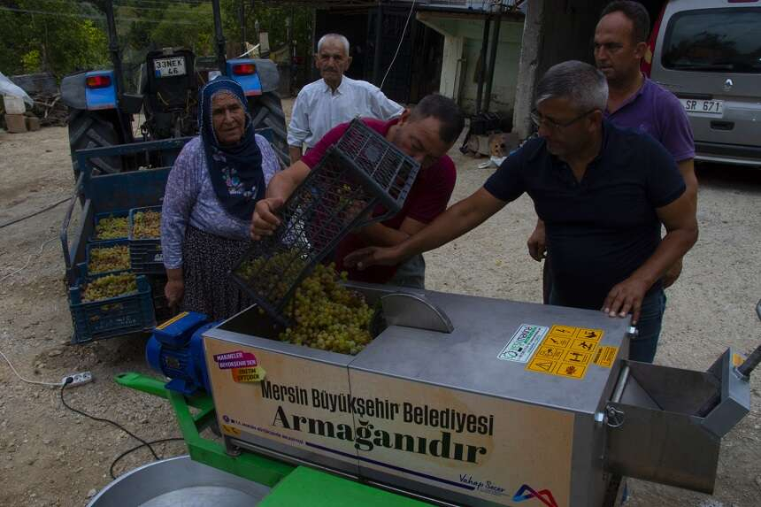 Tarsus'ta pekmez kazanları kaynamaya başladı-1