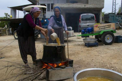 Tarsus’ta pekmez kazanları kaynamaya başladı