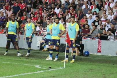 Samsunspor - Fenerbahçe maçında sahaya fare girdi