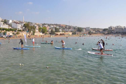 Mersin'de kürek sörfü yarışması düzenlendi