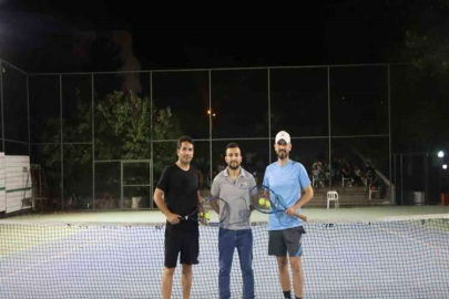 Tenis turnuvası Selçuk Kılıç kazandı.