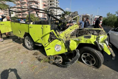 Antalya'da safari aracı ile otomobilin çarpıştığı kazada 2 turist öldü, 17 kişi yaralandı