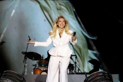 Miting değil Hadise konseri