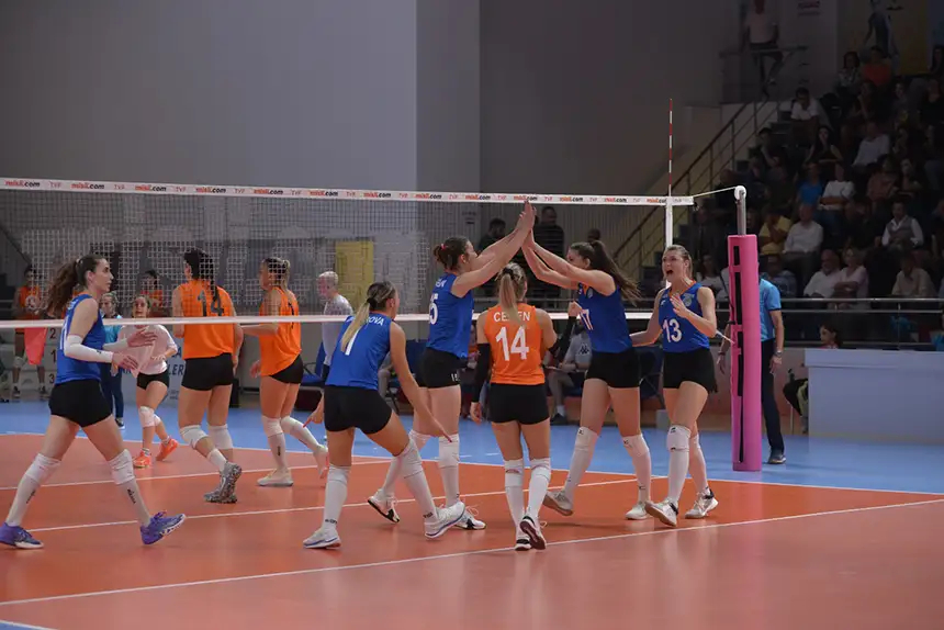 Çukurova Belediyesi SK, TSYD Voleybol Turnuvası'nda galibiyetle başladı 2