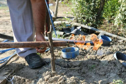 Antalya'da su bulmak için sondaj yapılan bahçedeki kuyudan gaz çıktı